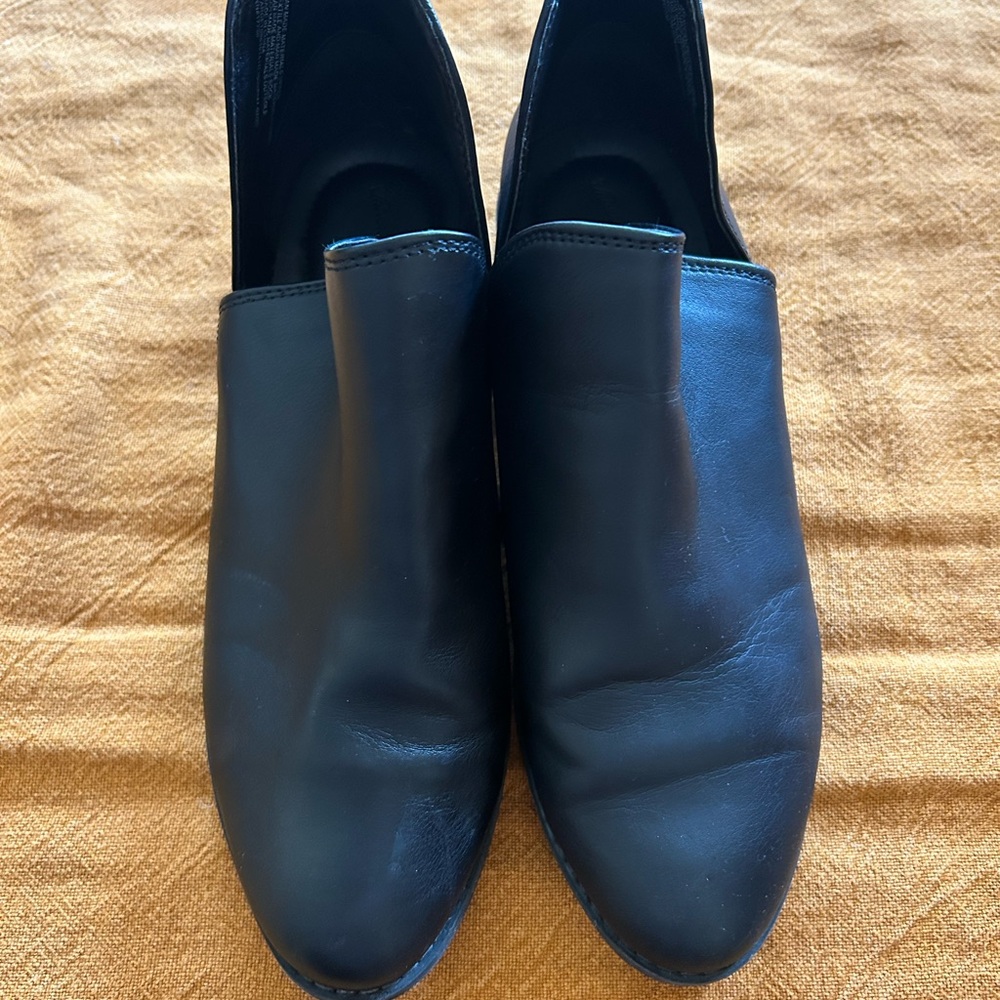 Universal Thread Black Ankle Booties